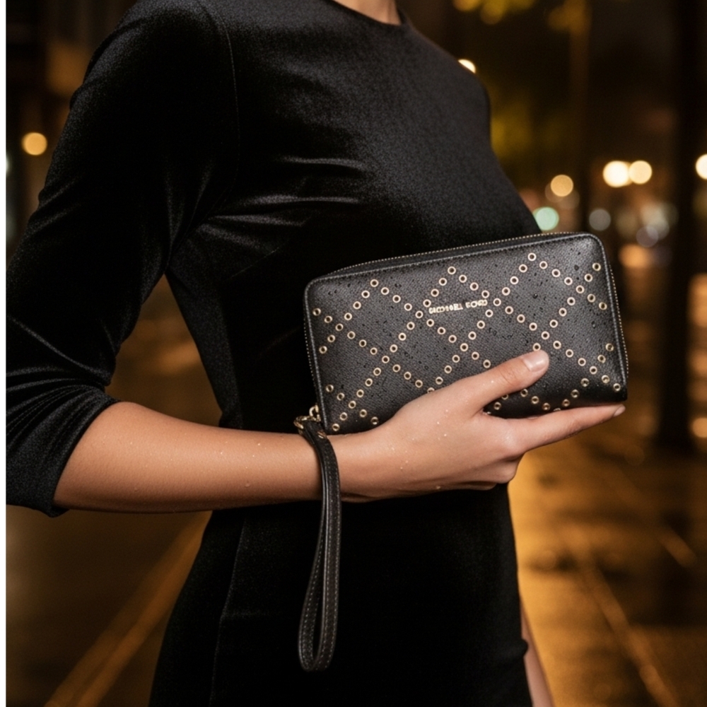 ✨️NWOT! Michael Kors Black Wristlet with Gold Accents - Picture 4 of 16